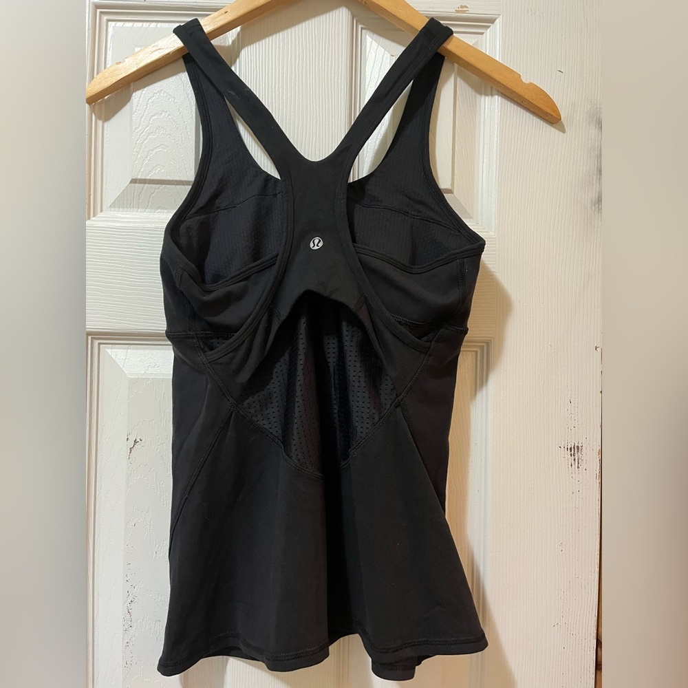 Lululemon Black Sports top - Picture 6 of 6